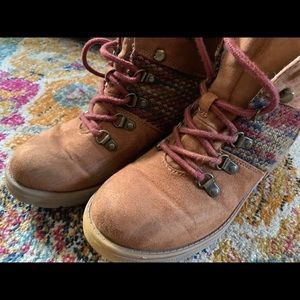 Hipster boots